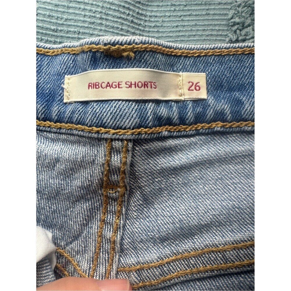 Levi’s Ribcage Shorts - Picture 4 of 6